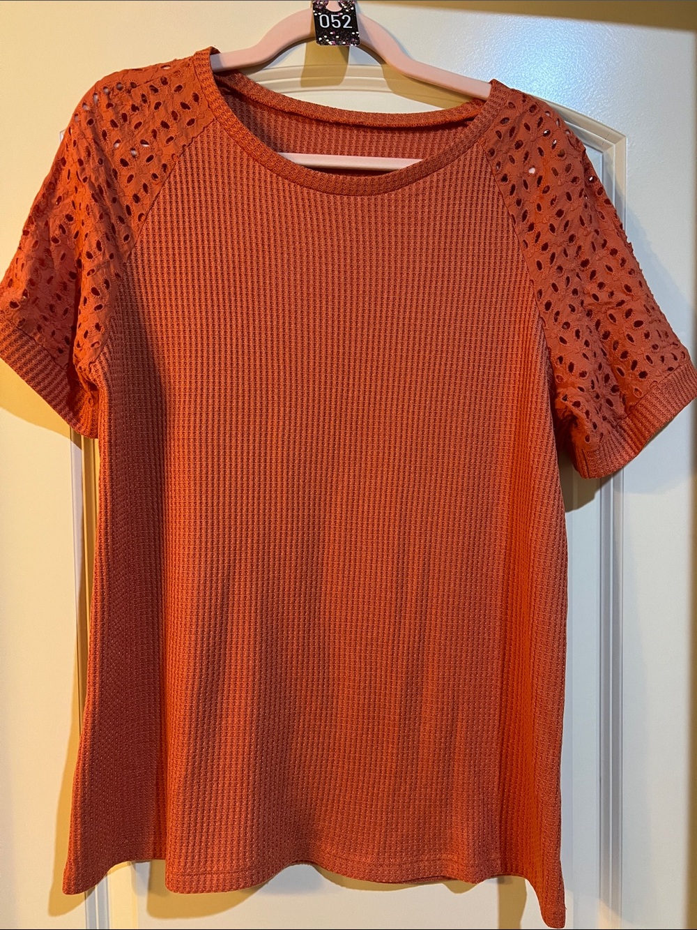 Source Unknown Orange Short-Sleeve Eyelet Sleeve Top H052